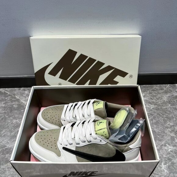 Jordan 1 Low Golf Travis Scott Neutral Olive New in Box - Picture 7 of 8